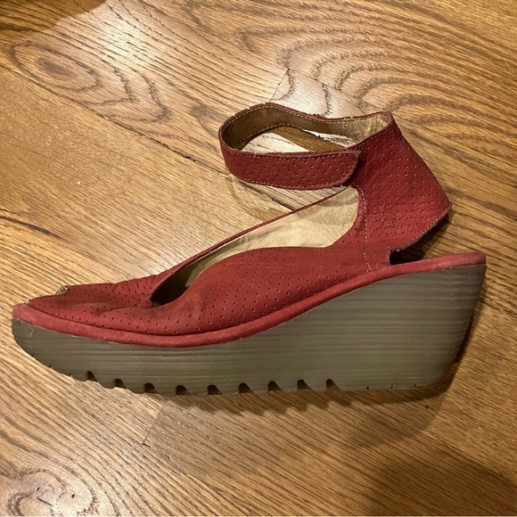 FLY London Red Yala Perforated Peep toe Wedge Shoes - 38 Velcro - Picture 2 of 11